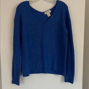 Jessica Simpson Women's V-Neck Sweater in Vibrant Blue
